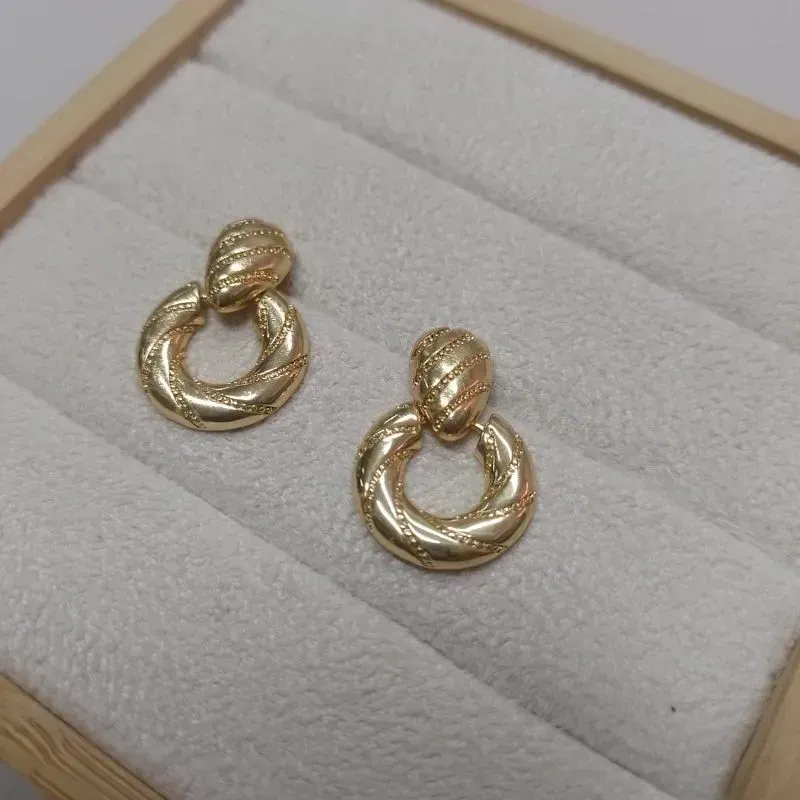 Brinco Argola Pingente Texturizada