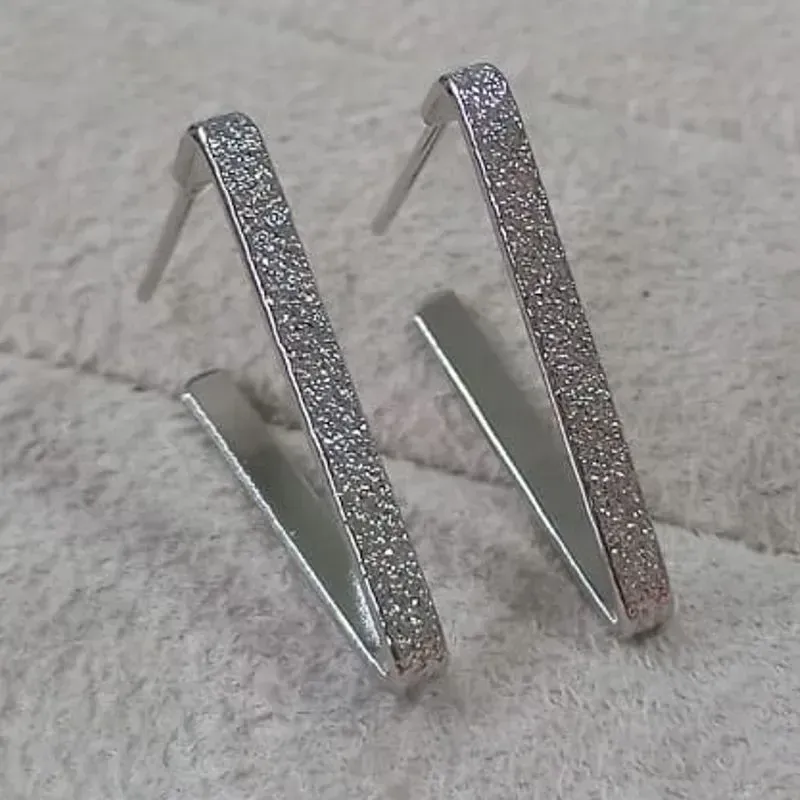 Brinco Argola Triangular Texturizado