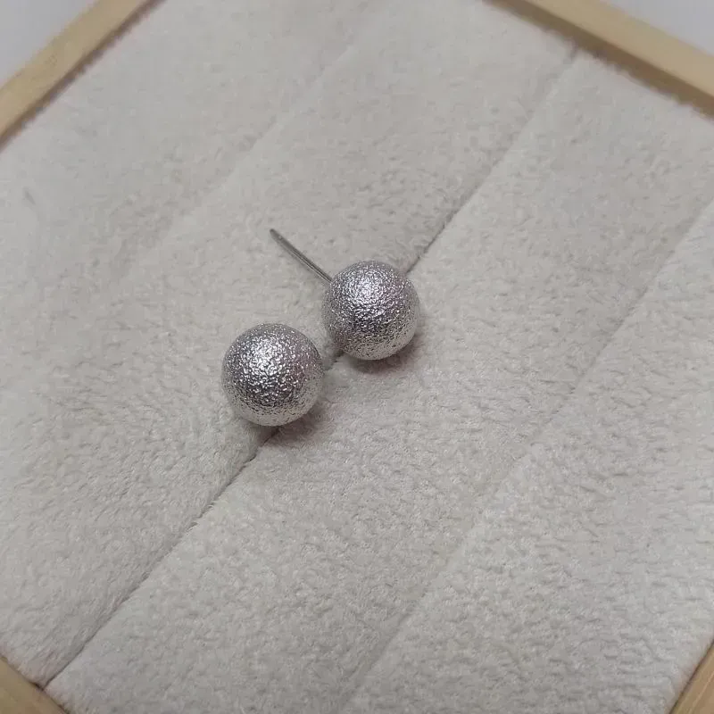 Brinco Esfera Texturizado Diamond