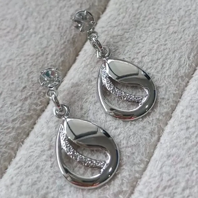 Brinco Ponto de Luz Pingente Gota