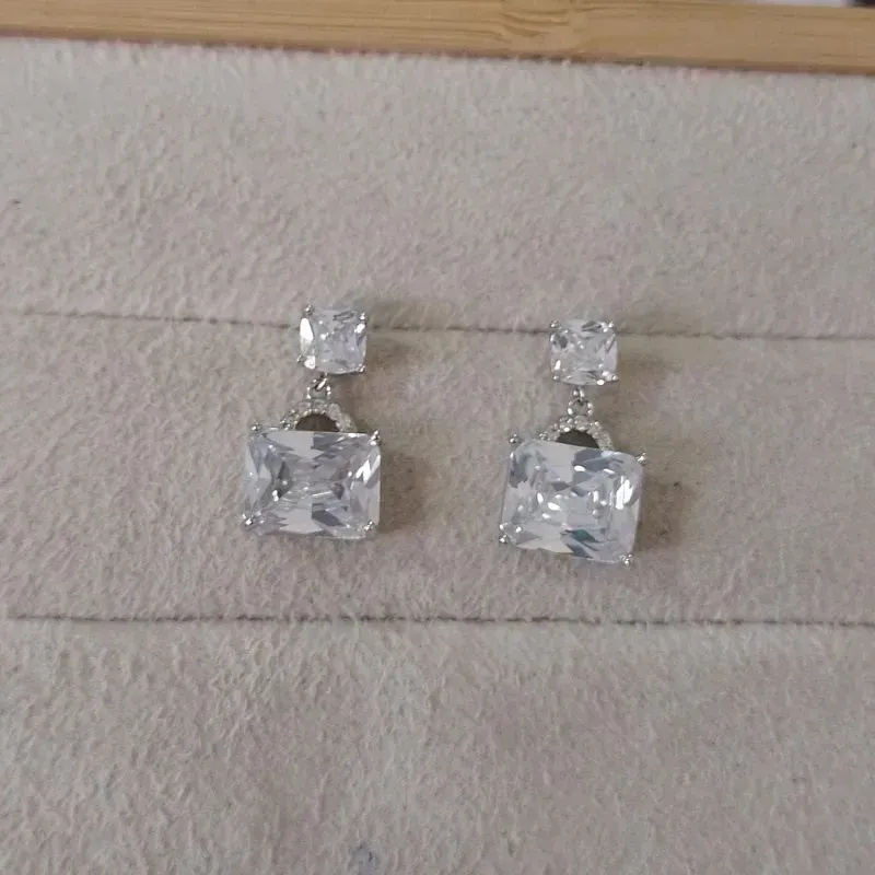 Brinco Zirconia Quadrada Diamond