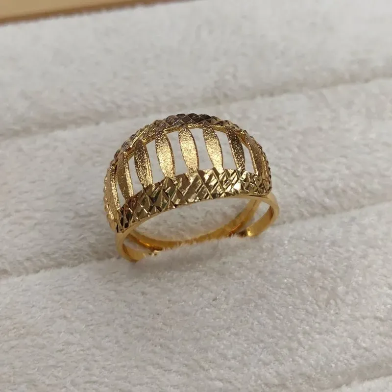 Anel Diamantado Vazado Linhas