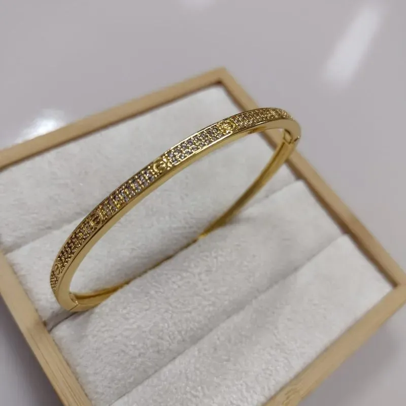 Bracelete Click Microcravejado