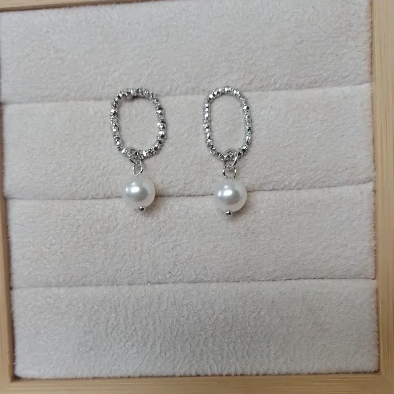 Brinco Argola Texturizada com Ping. Pérola