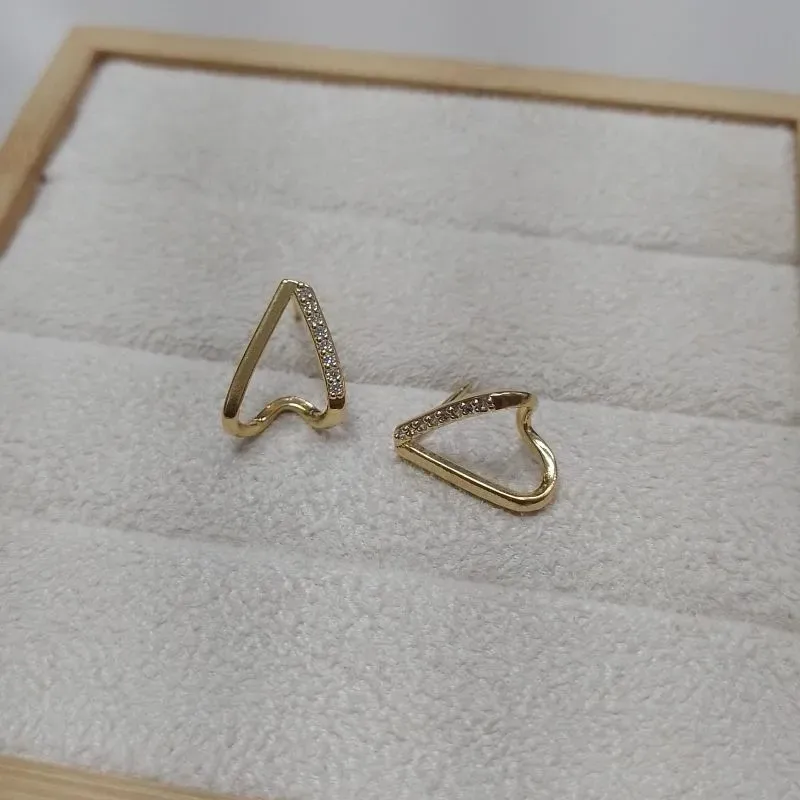 Brinco Coração Invertido com Zircônias