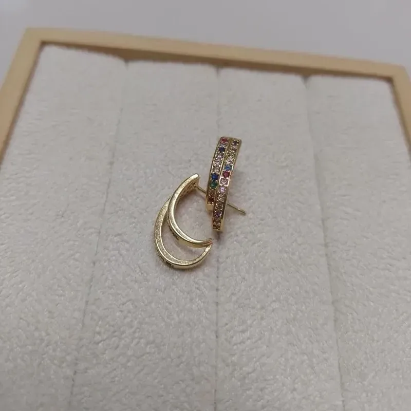 Brinco Linhas Microcravejado Color