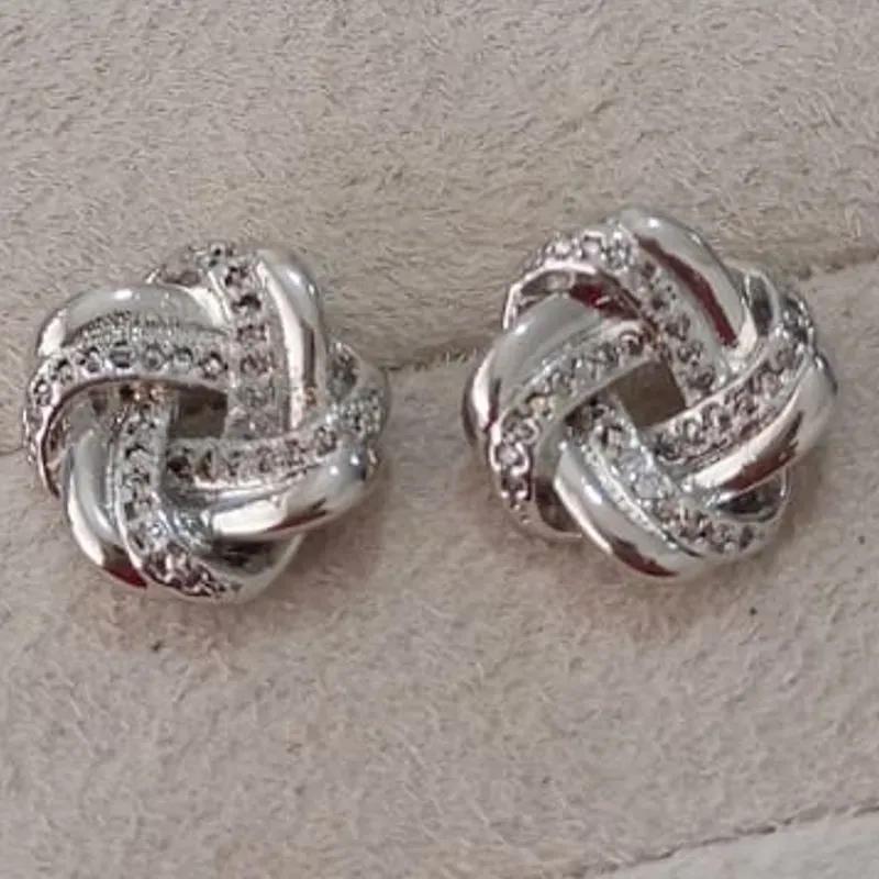 Brinco Trançado Cravejado