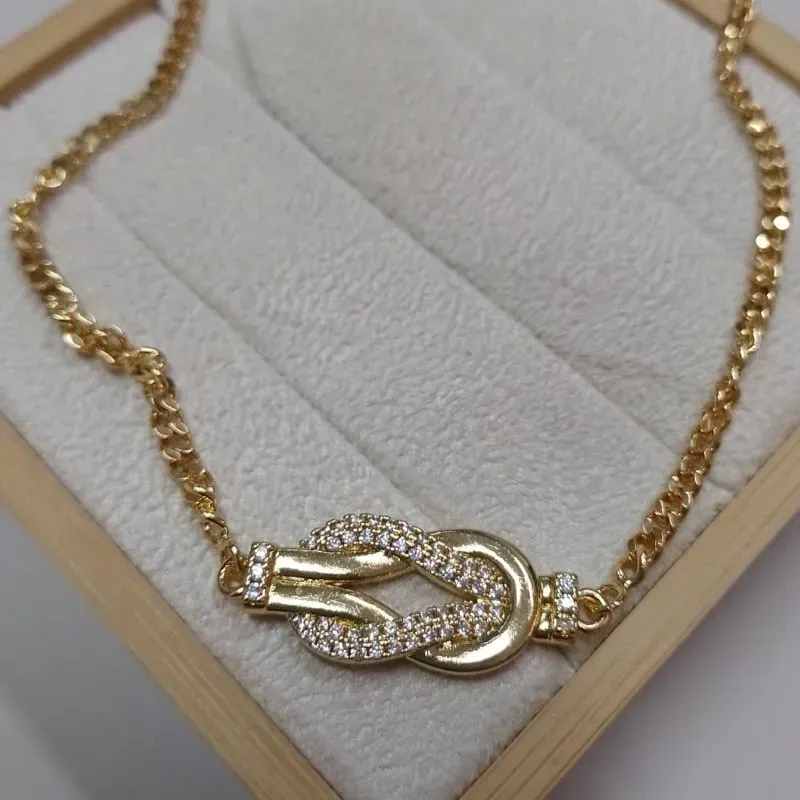 Colar Laço Microcravejado