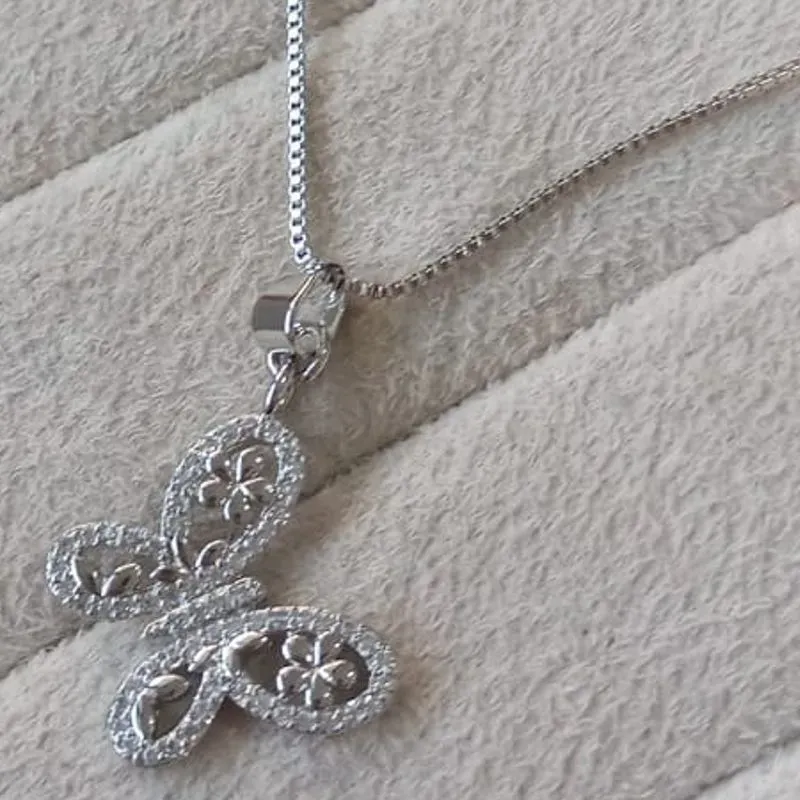 Colar Veneziana Pingente Borboleta Cravejada