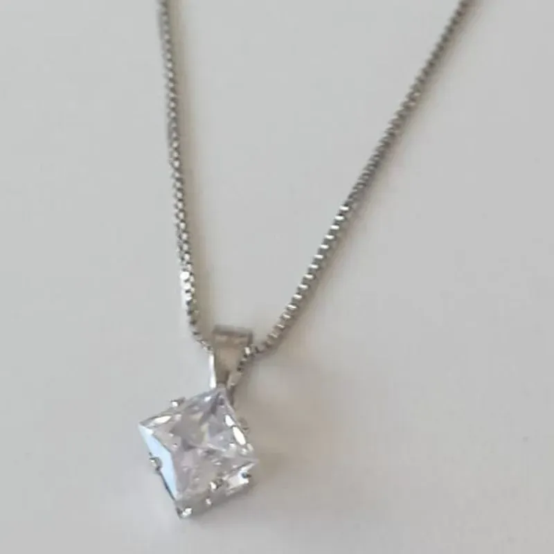 Colar Veneziana Pingente Ponto de Luz Quadrado