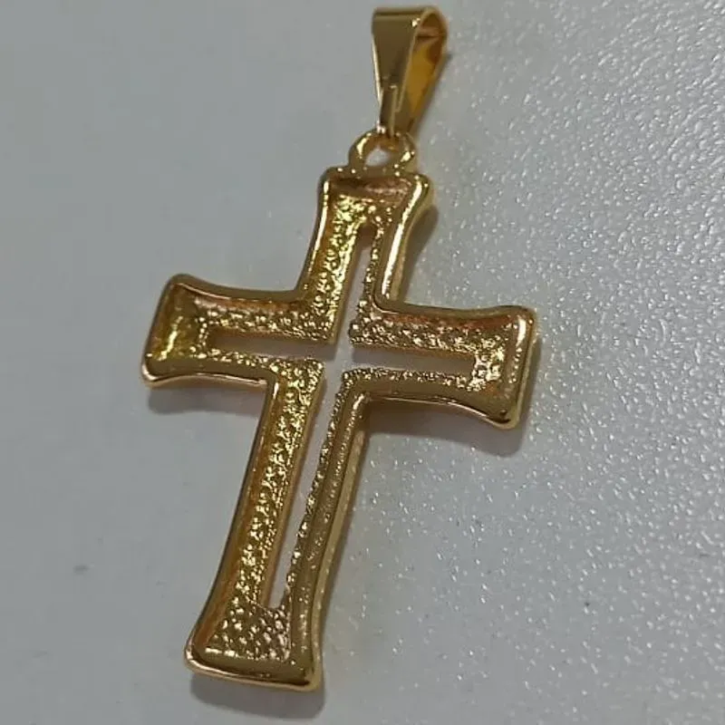 Pingente Cruz Vazada Moldura