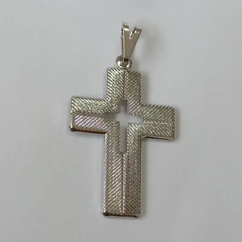 Pingente Cruz Texturizada Vazada Central Diamond