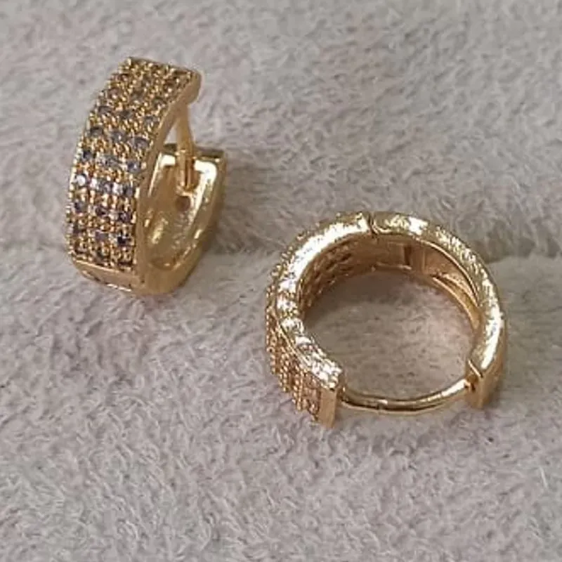 Brinco Argola Click Cravejado Zircônia