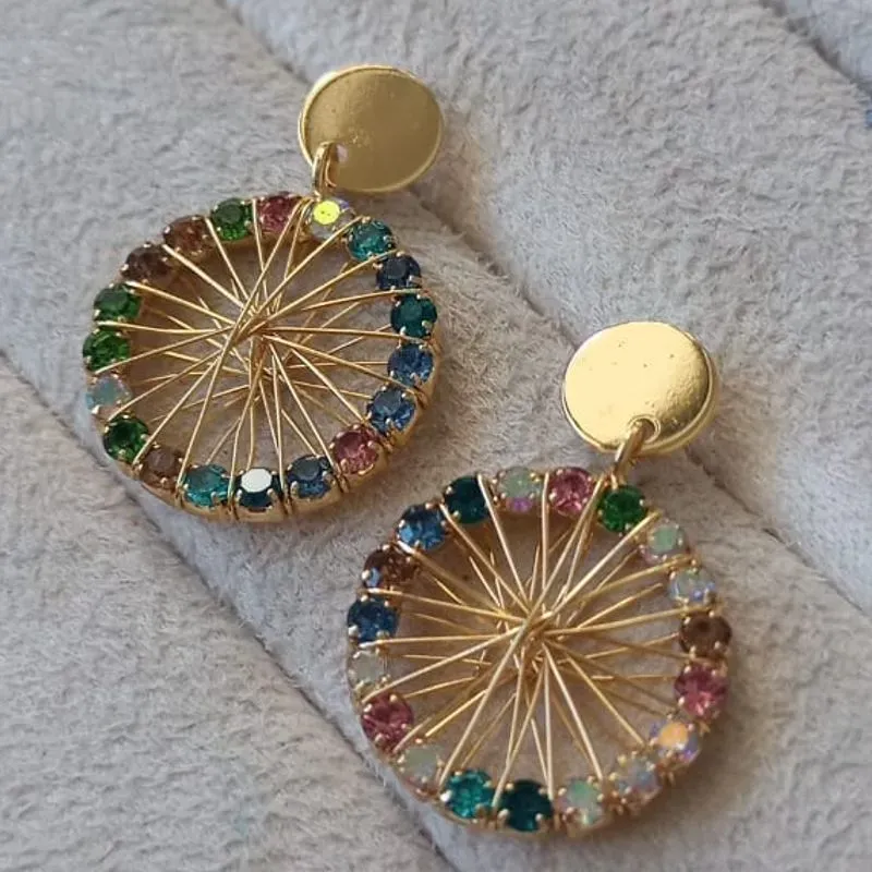 Brinco Pingente Fio Trançado Zircônias Coloridas