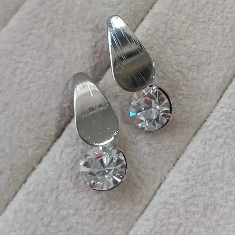 Brinco Pino Gota Pingente Zircônia