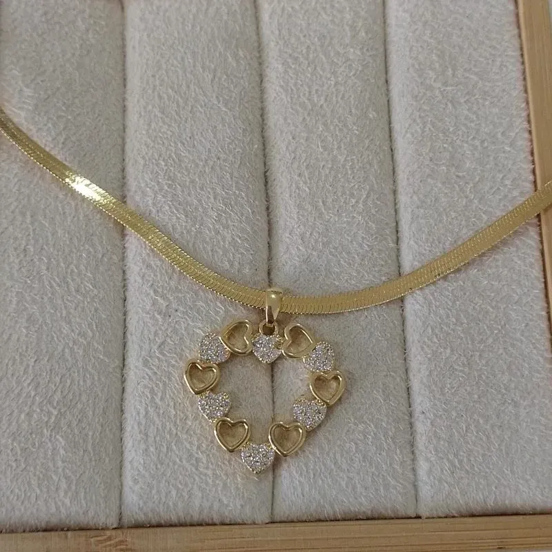 Colar Fita Ping. Corações Cravejados