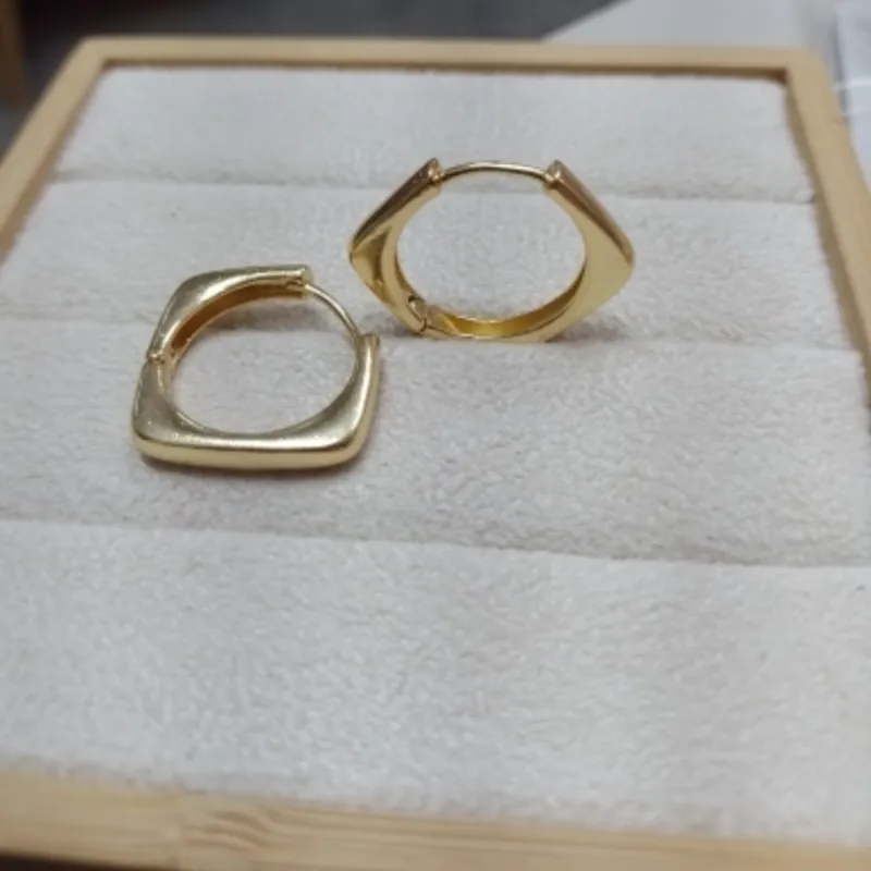 Brinco Argola Quadrada G