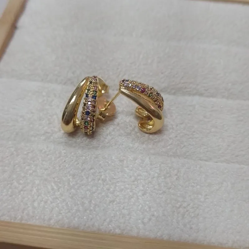 Brinco J Liso com Microcravejado Color