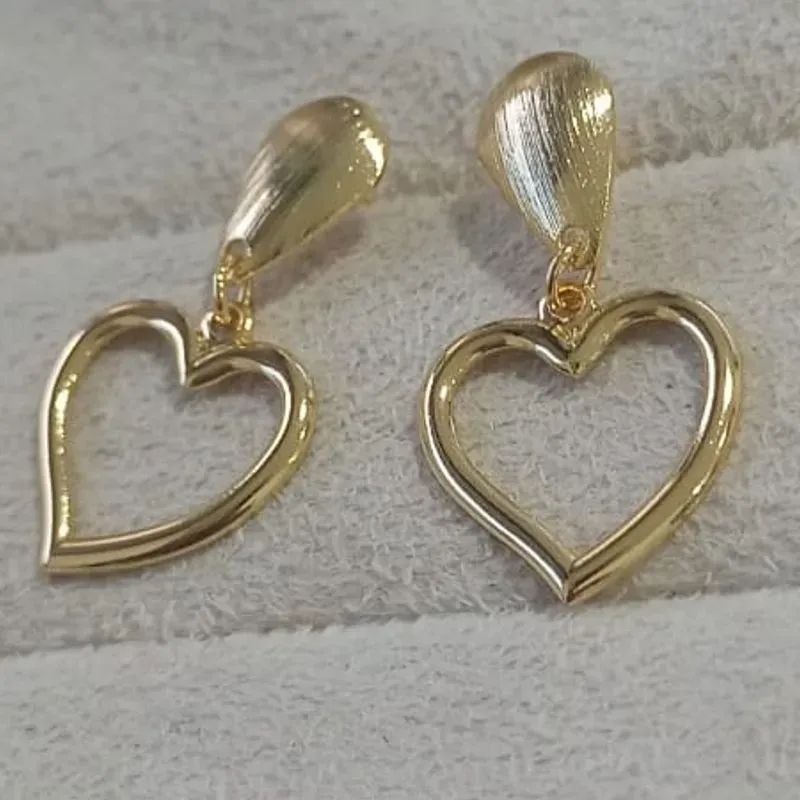 Brinco Pingente Coração Vazado