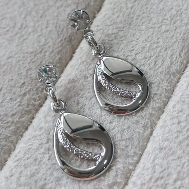 Brinco Ponto de Luz Pingente Gota