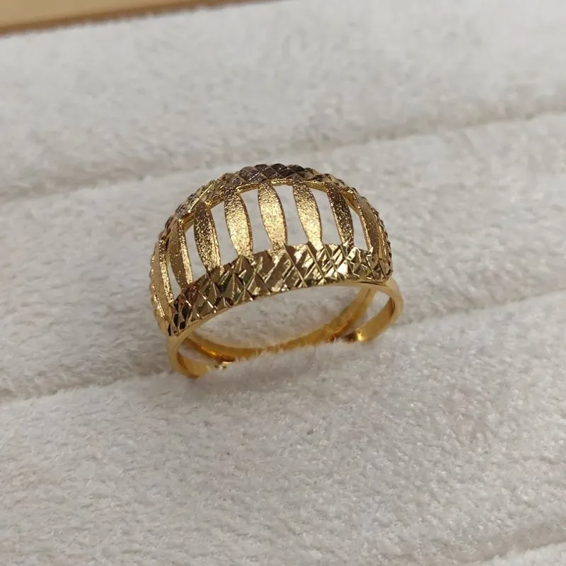 Anel Diamantado Vazado Linhas