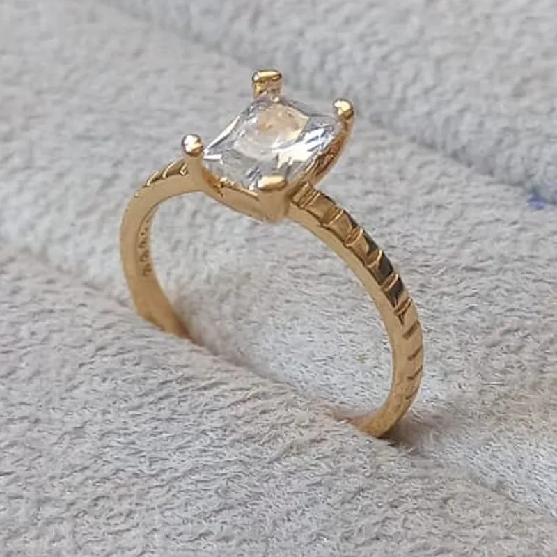 Anel Ponto de Luz Zircônia Quadrada