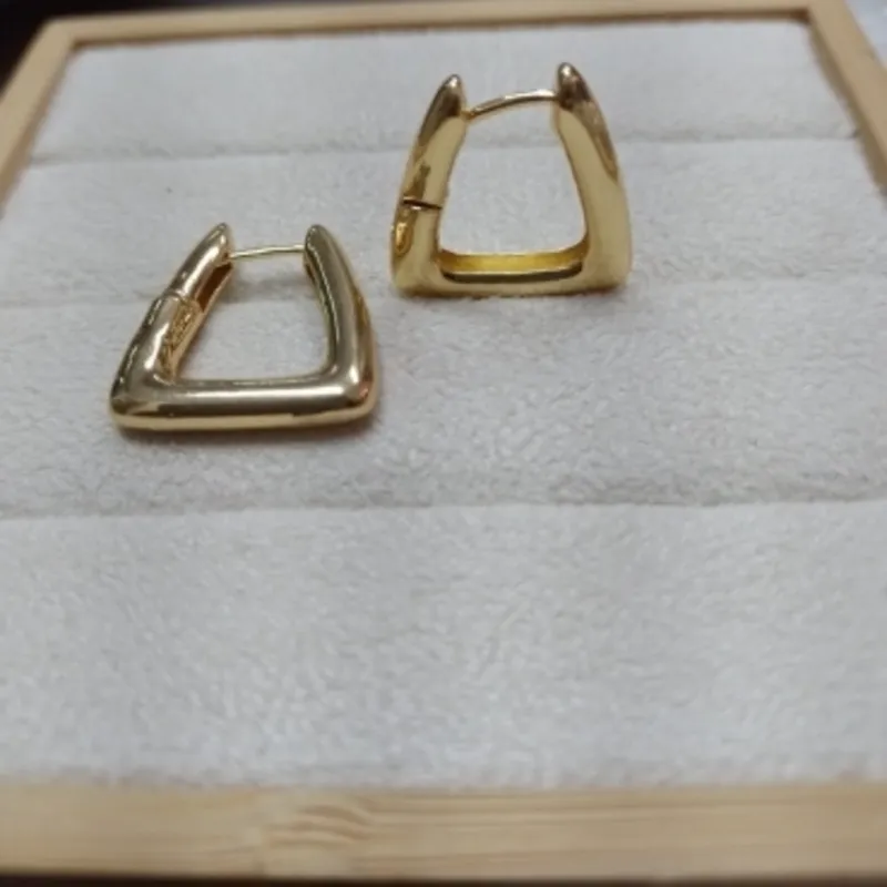 Brinco Argola Click Triângulo G