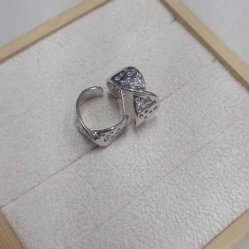 Brinco Argola Fita Torcida Zircônia Diamond