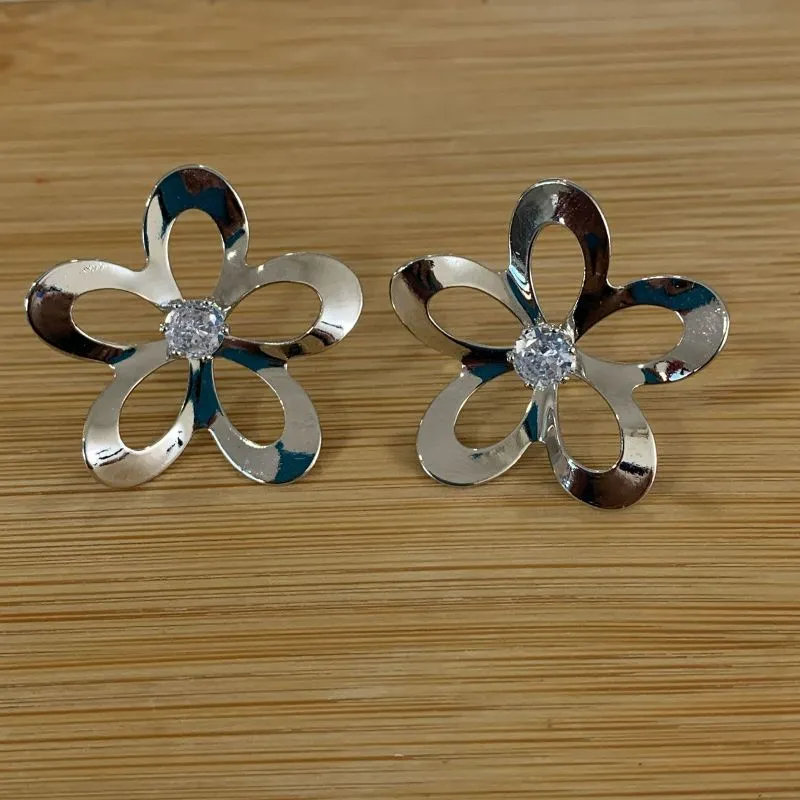 Brinco Flor Zircônia Central Diamond