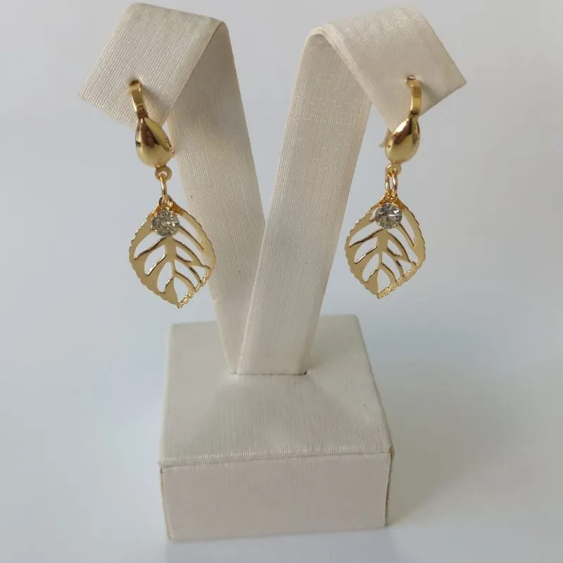 Brinco Folha Com Ponto de Luz