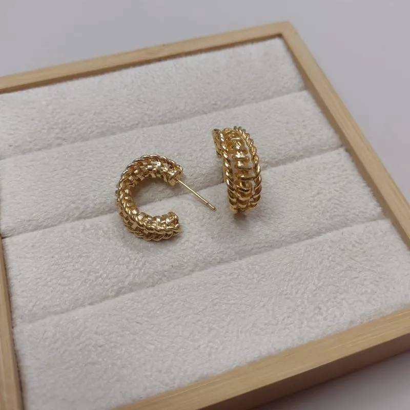 Brinco Meio Argola Linha Trançada