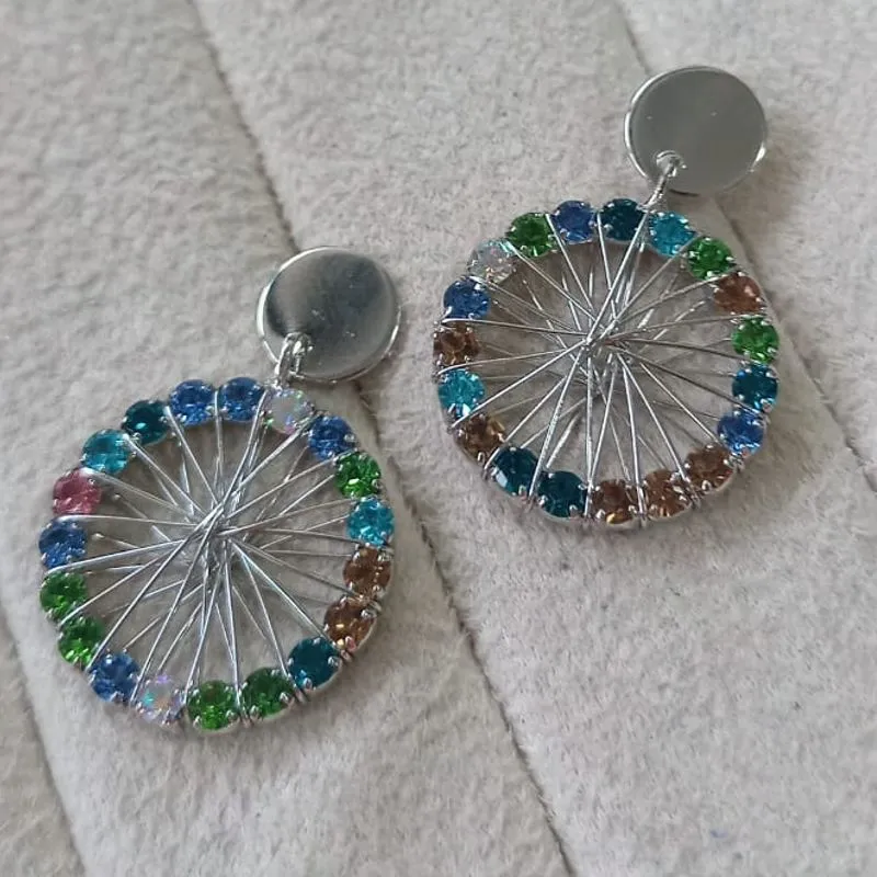 Brinco Pingente Fio Trançado Zircônias Coloridas