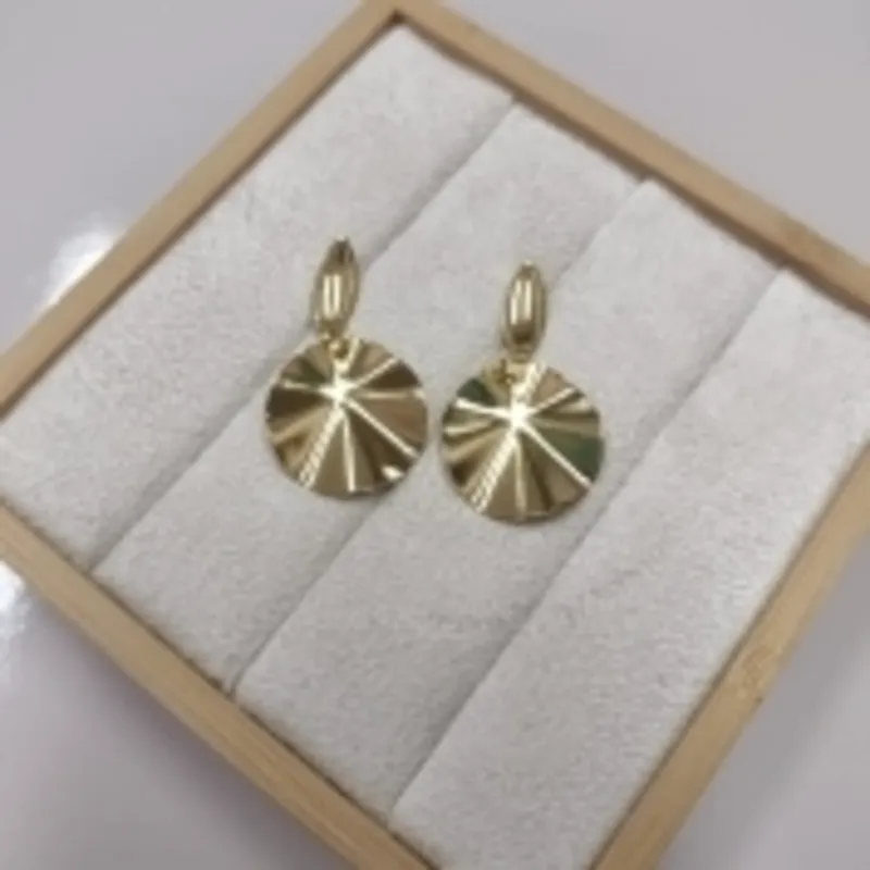 Brinco Pingente Medalha Forma