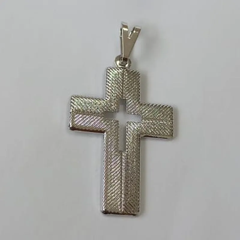 Pingente Cruz Texturizada Vazada Central Diamond