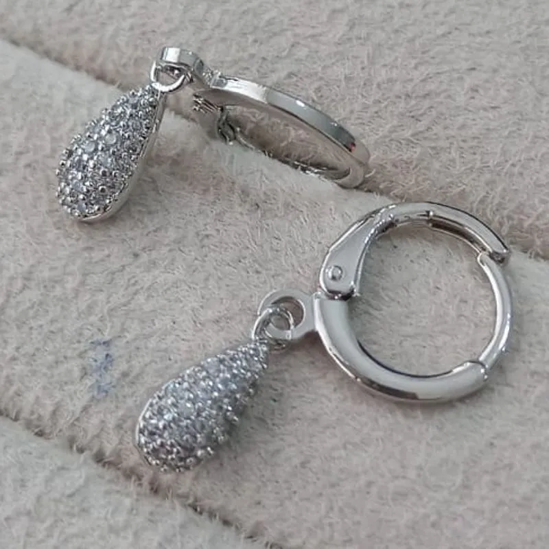 Brinco Click Pingente Gota Microcravejado