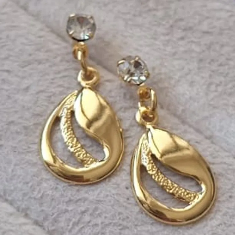 Brinco Ponto de Luz Pingente Gota