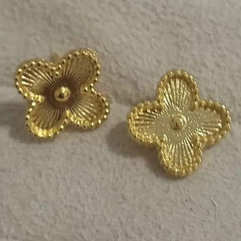 Brinco Van Cleef Ouro